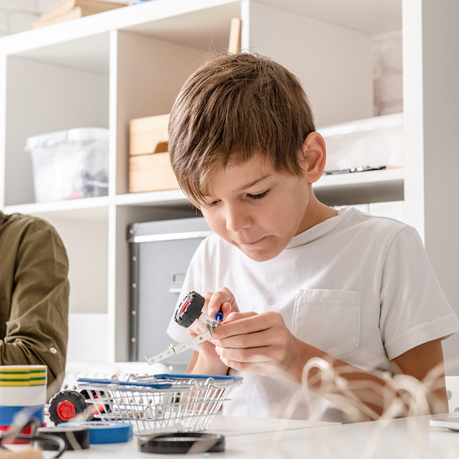 LABORATORI IL GOMITOLO 6-10 ANNI