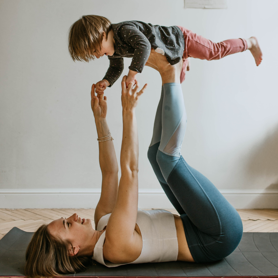 YOGA MAMMA E FIGLIO IL GOMITOLO 3-5 ANNI